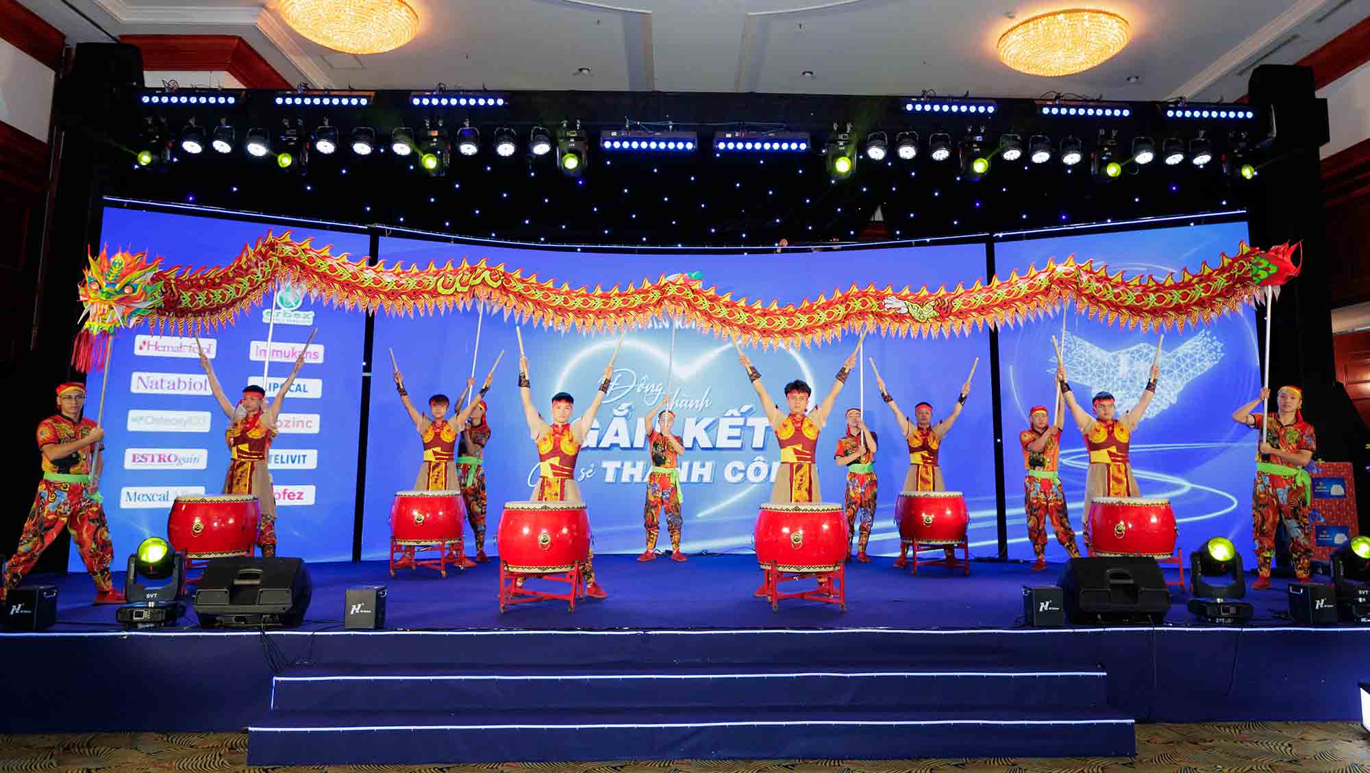 Chương trình văn nghệ đặc sắc với màn múa rồng khơi dậy tinh thần hào hùng dân tộc