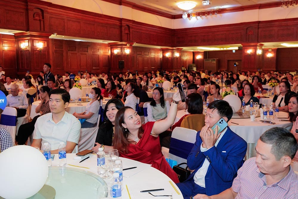 Nhiều khách hàng vui vẻ, hào hứng khi tham gia sự kiện