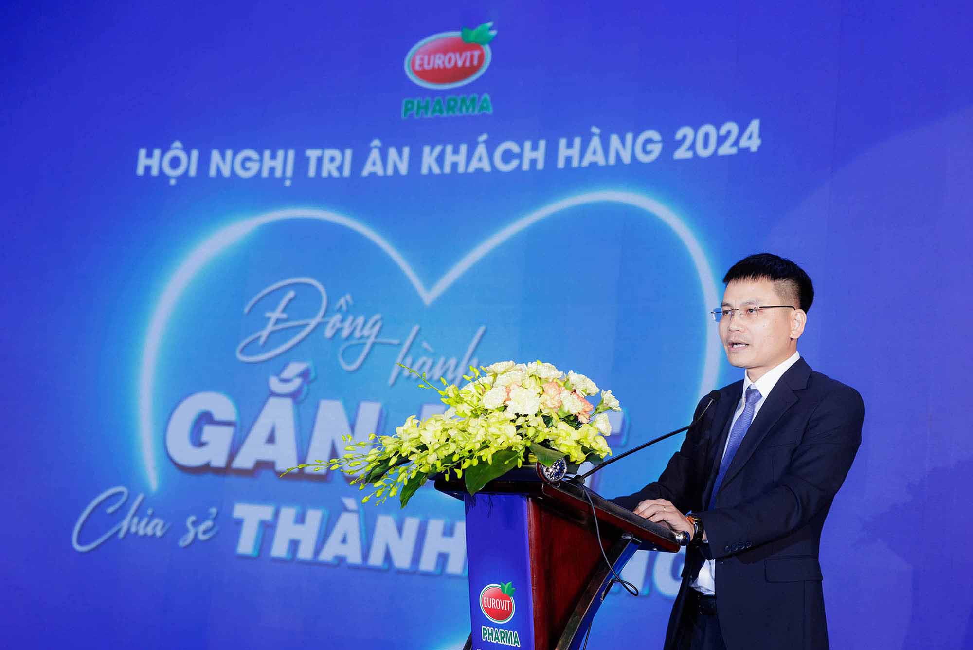 Tổng giám đốc Eurovit Pharma - Ông Nguyễn Tiến Thành phát biểu trong hội nghị