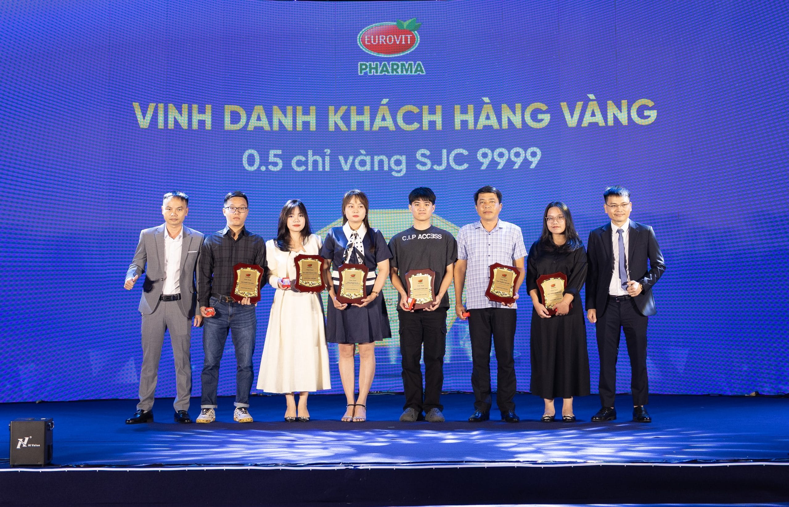 Lễ vinh danh khách hàng vàng
